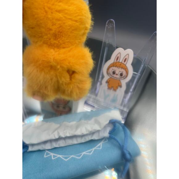 Pop Mart Pin For Love “Y” Confirmed - Picture 2 of 4